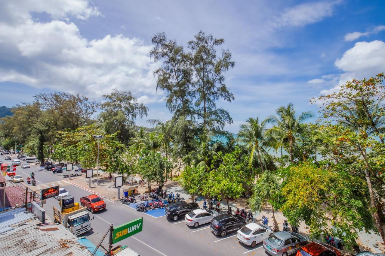 Time Out Hotel Patong Bagian luar foto