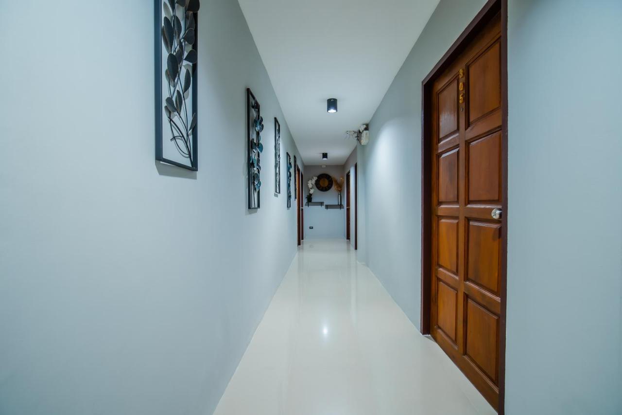Time Out Hotel Patong Bagian luar foto