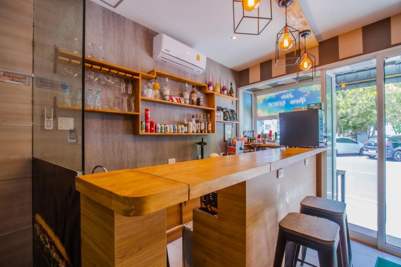 Time Out Hotel Patong Bagian luar foto