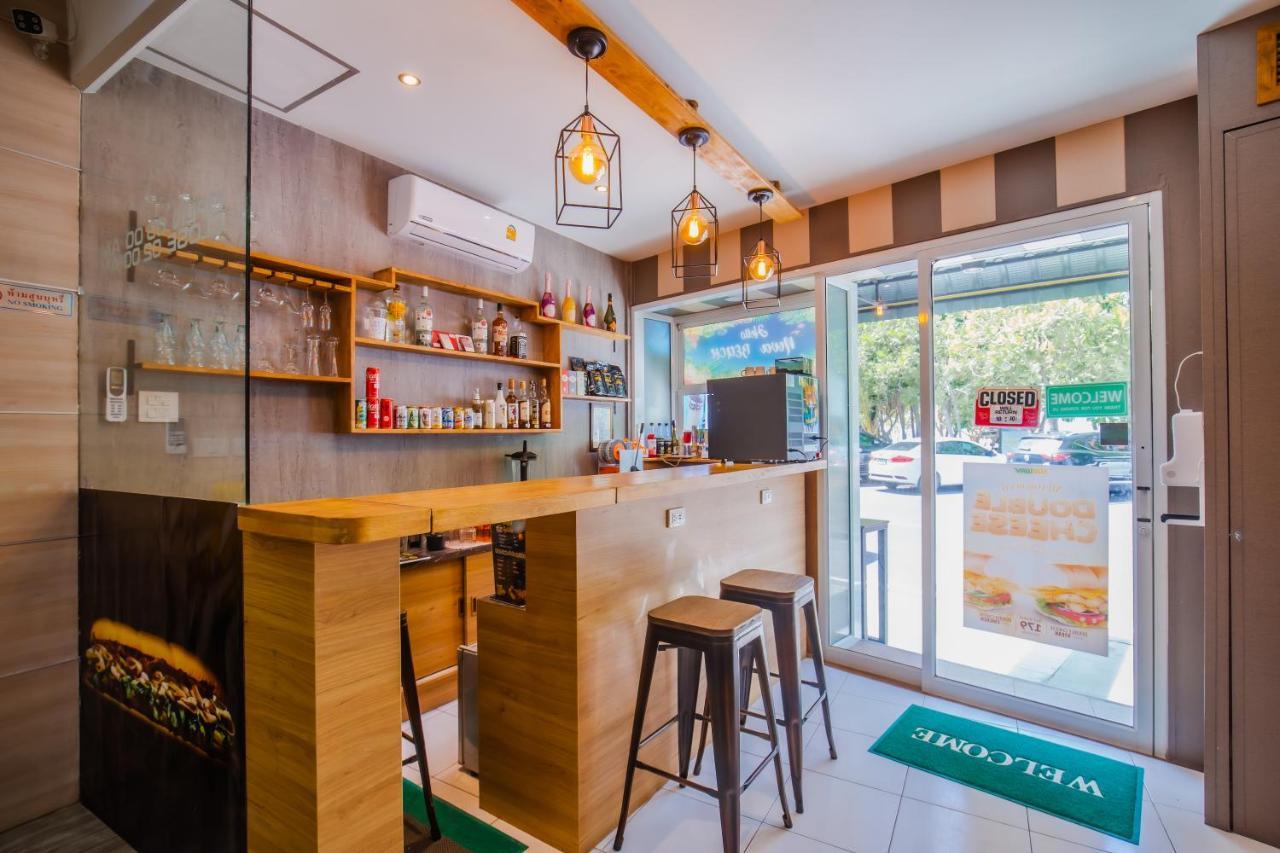 Time Out Hotel Patong Bagian luar foto