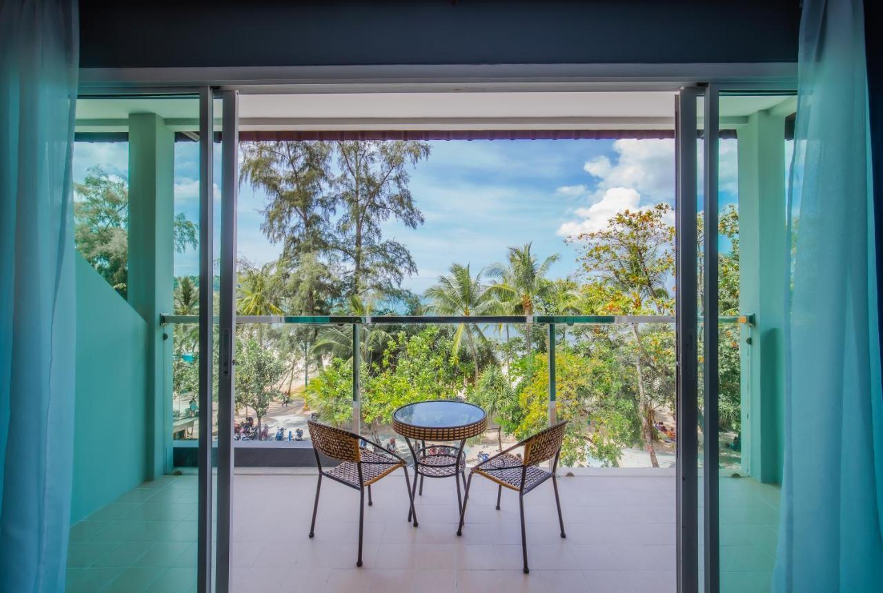 Time Out Hotel Patong Bagian luar foto