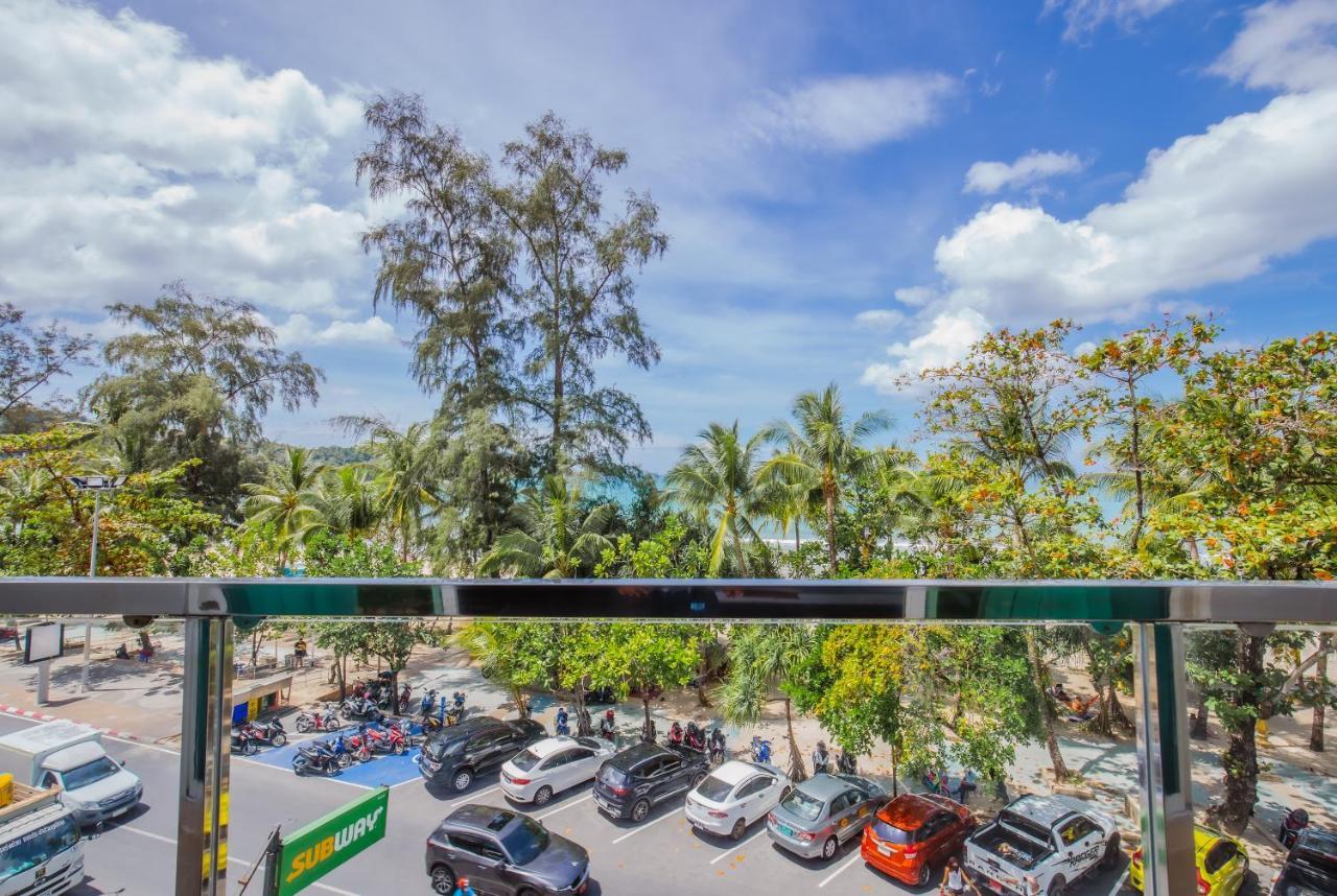 Time Out Hotel Patong Bagian luar foto
