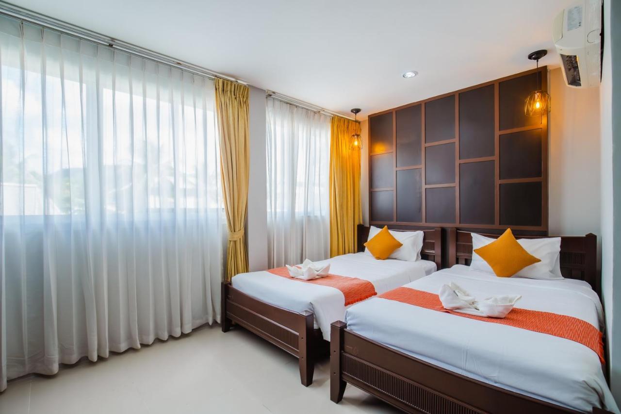 Time Out Hotel Patong Bagian luar foto