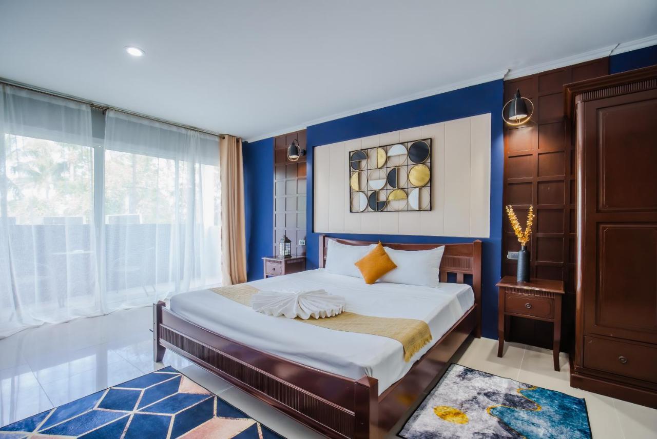 Time Out Hotel Patong Bagian luar foto