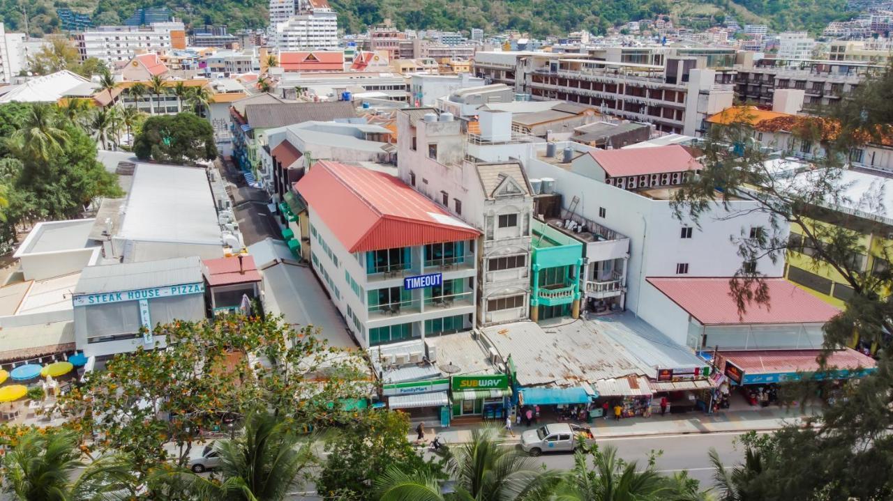 Time Out Hotel Patong Bagian luar foto