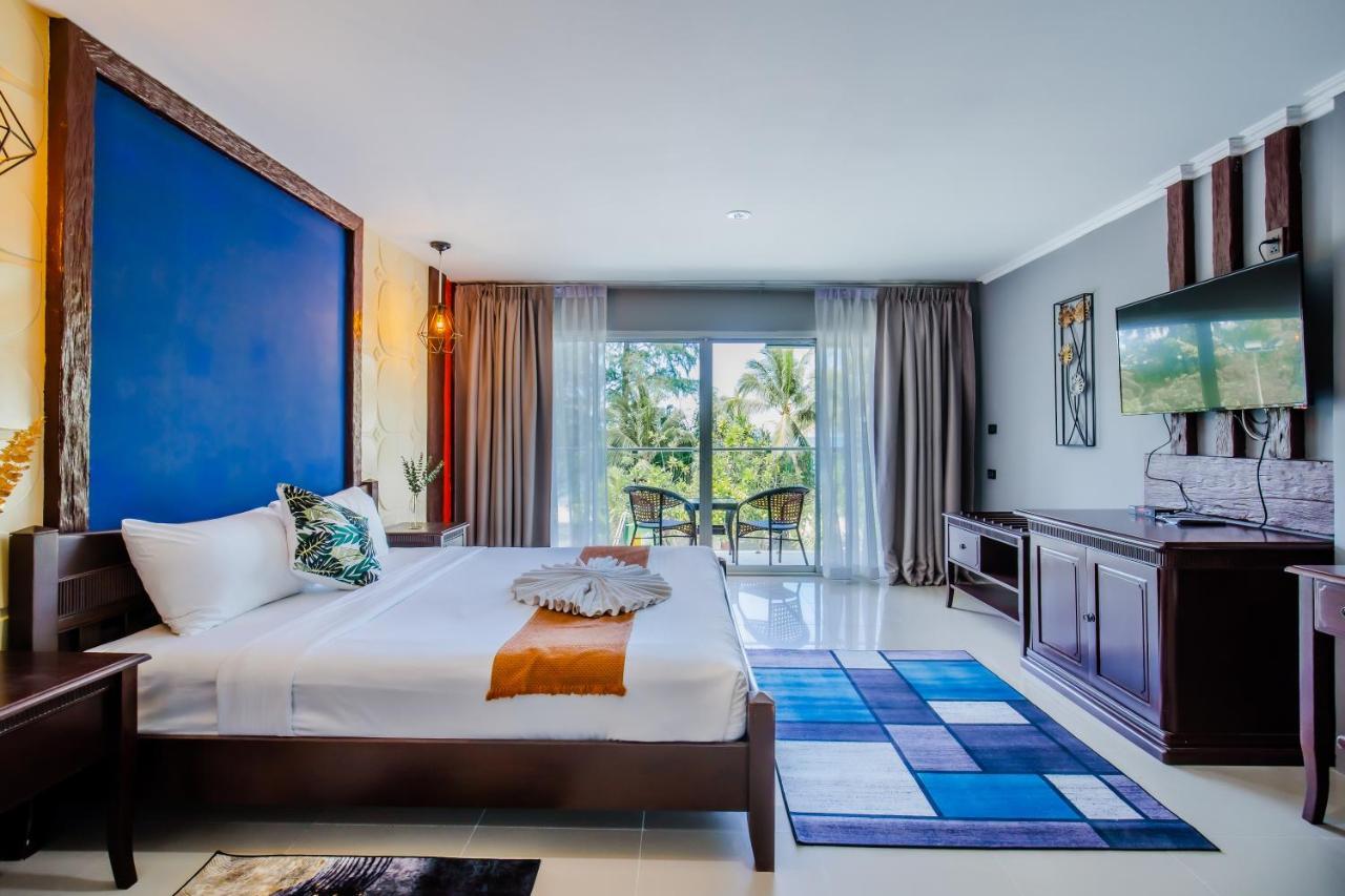 Time Out Hotel Patong Bagian luar foto