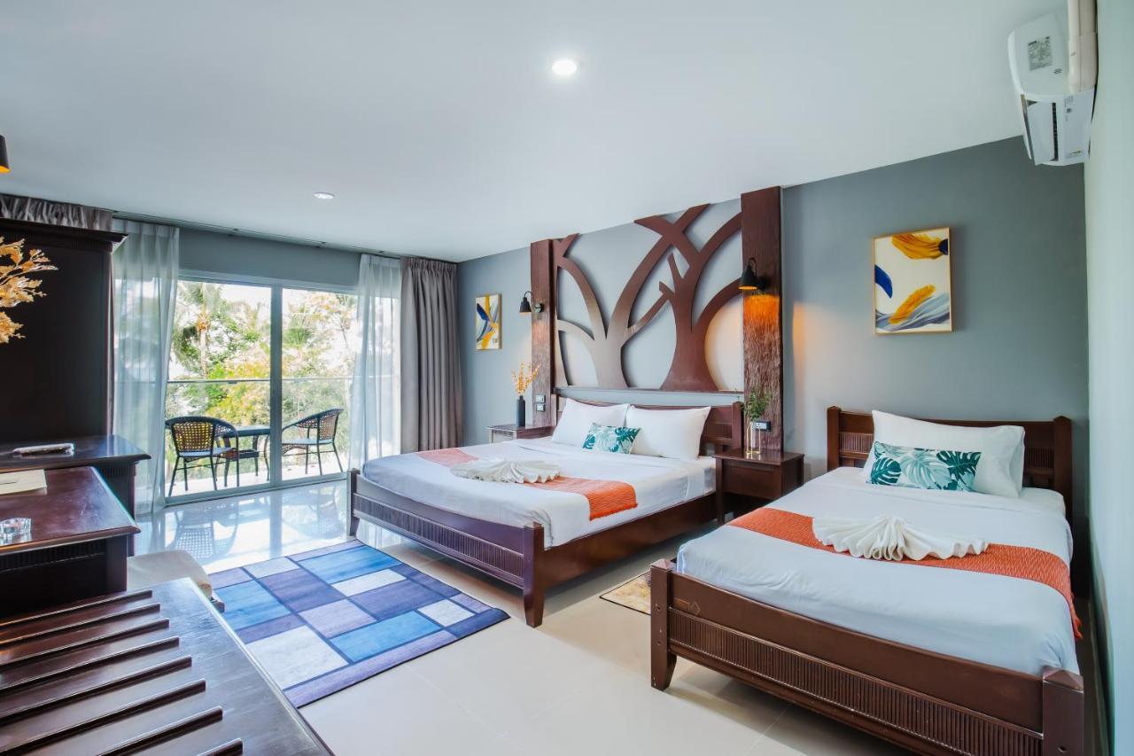 Time Out Hotel Patong Bagian luar foto