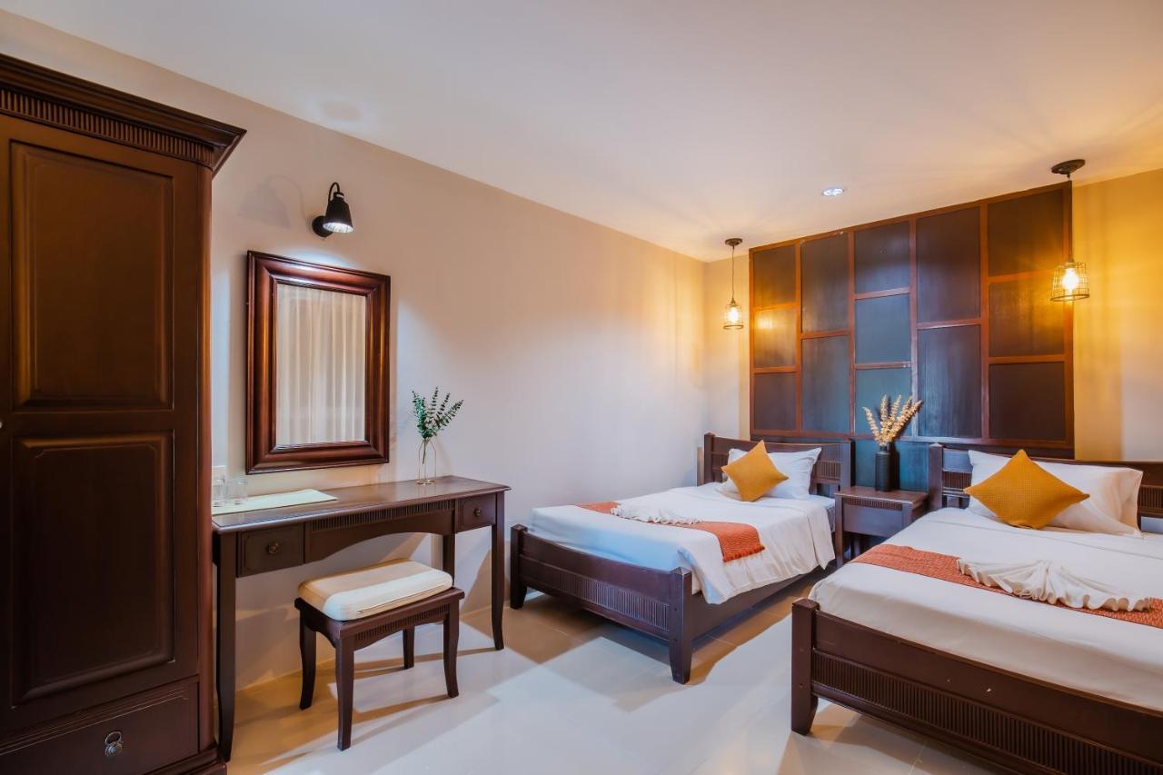 Time Out Hotel Patong Bagian luar foto