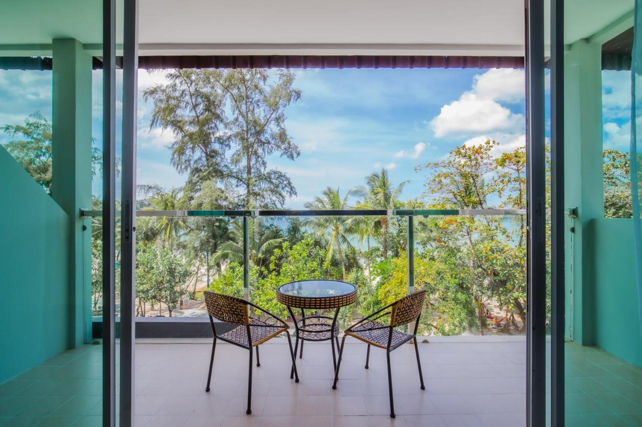 Time Out Hotel Patong Bagian luar foto