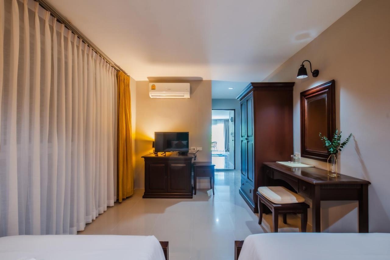 Time Out Hotel Patong Bagian luar foto