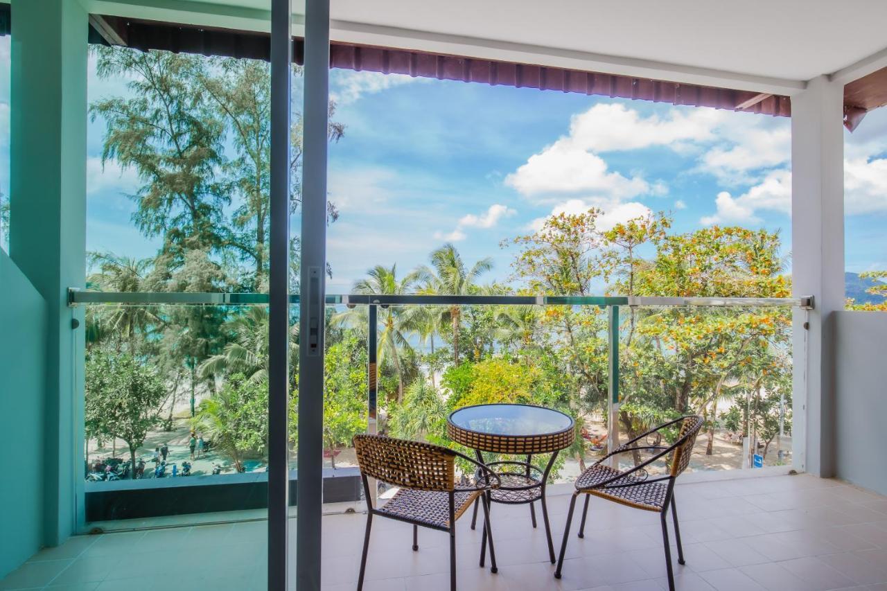 Time Out Hotel Patong Bagian luar foto